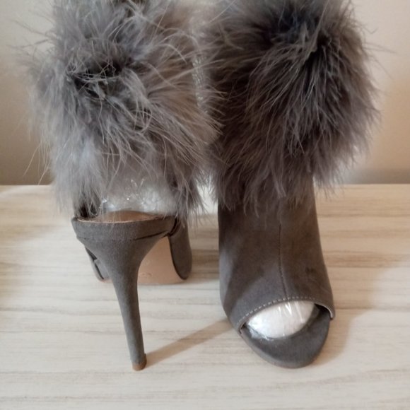 Peep toe Booties - Picture 2 of 3